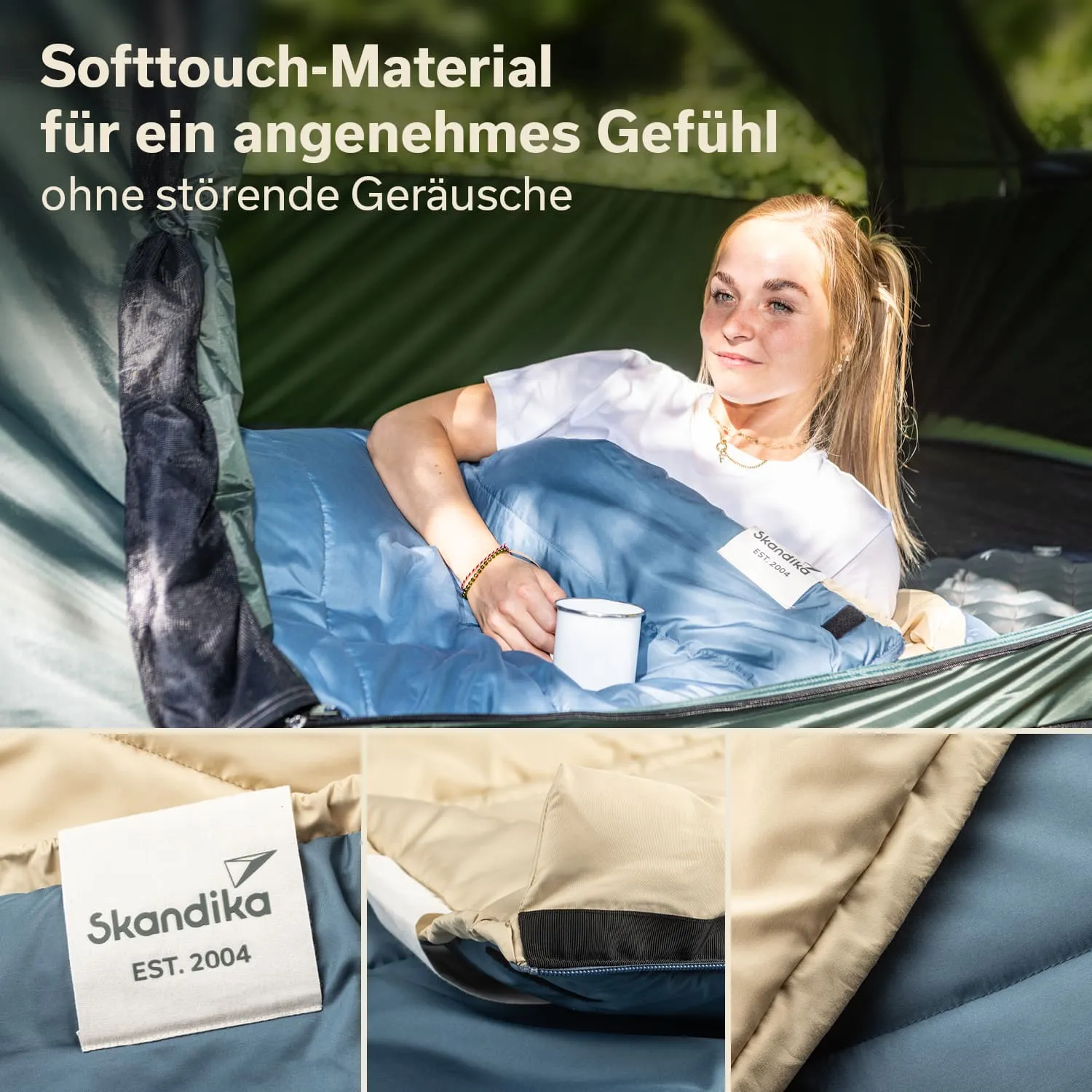 Eine Person liegt in einem Zelt und hält eine Tasse, umgeben von einem blauen Schlafsack. Der Stoff ist sichtbar weich.