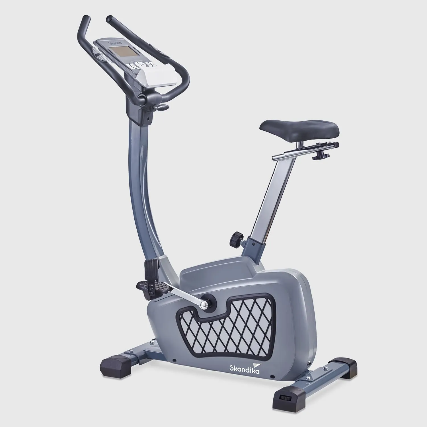 Heimtrainer in grau mit einem Sattel, einem Display und zwei Griffen. Der Rahmen ist stabil gebaut.
