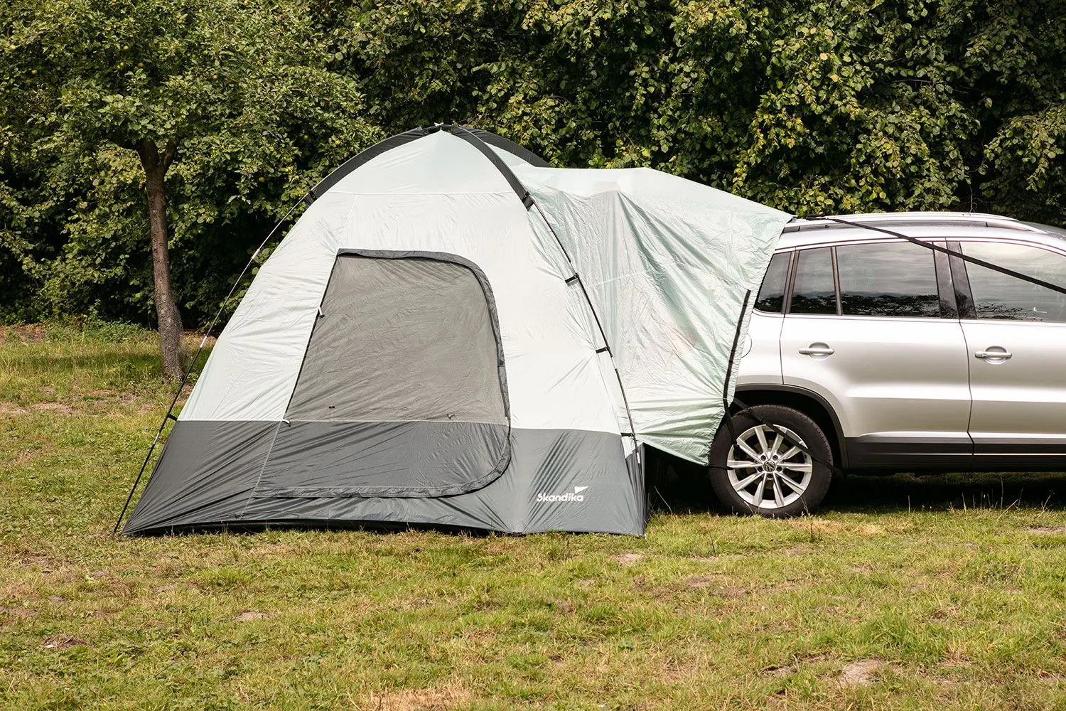 An Auto befestigtes Autozelt Pitea SUV aus Recyclingmaterial