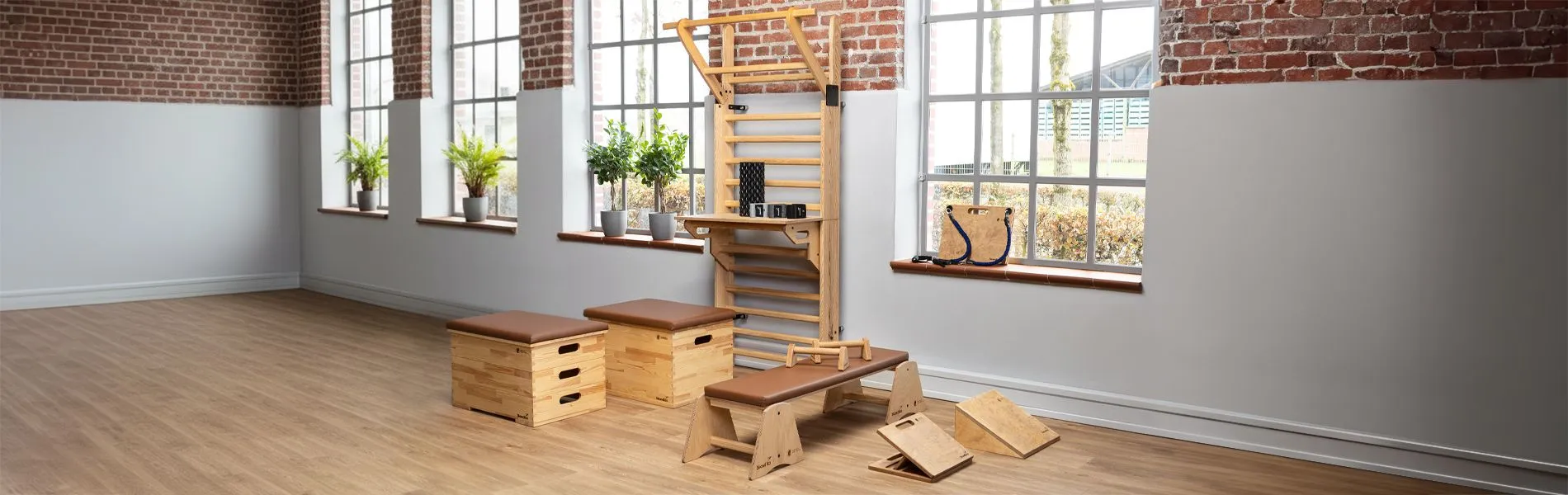 Holz Fitnessgeräte Vira aufgestellt und präsentiert