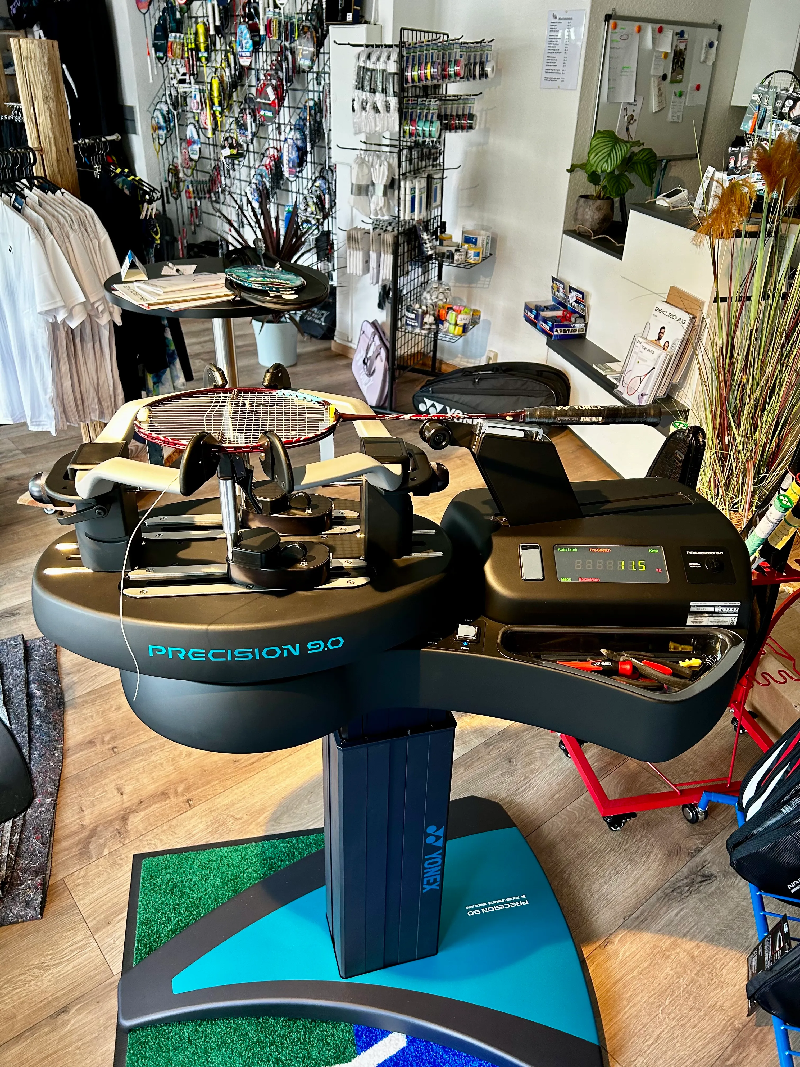 YONEX  Precision 9.0