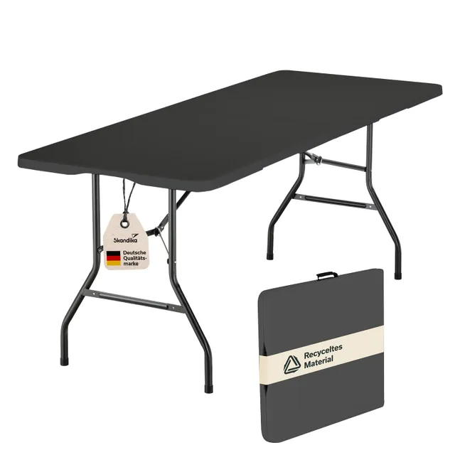Faltbarer Tisch mit schwarzer Platte und stabilen Metallbeinen, beschriftet mit einem Etikett. Ein zusammenklappbares Modell ist sichtbar.