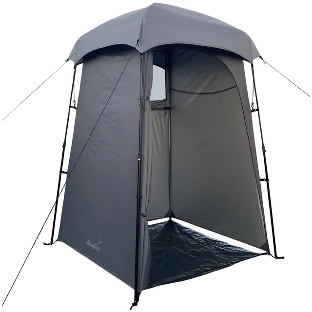 Graues Camping-Duschzelt mit offener Vorderseite, Stützstangen und Bodenfläche, auf weißem Hintergrund.