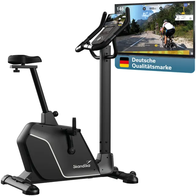 Fahrrad-Ergometer mit Bildschirm und Anzeige, auf dem Radfahrer in einer Landschaft zu sehen sind. Markenname „Skandika“ sichtbar.