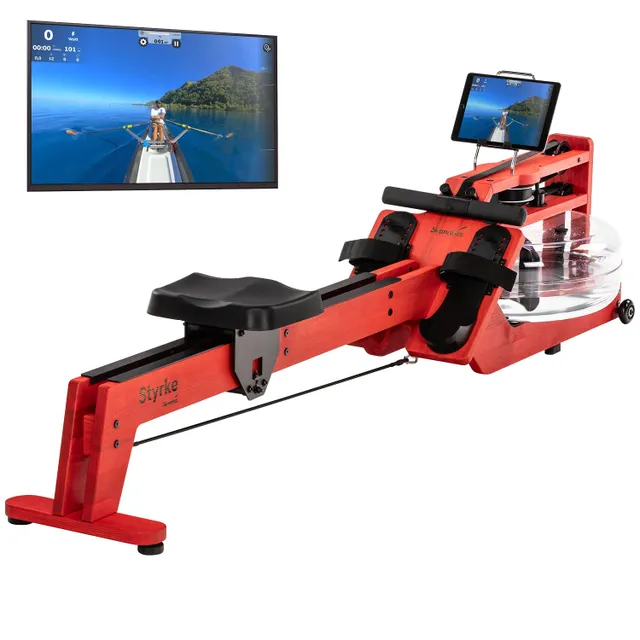 Rudergerät in rotem Holzdesign mit Wasserspeicher und digitalem Bildschirm zur Anzeige von Trainingsdaten.