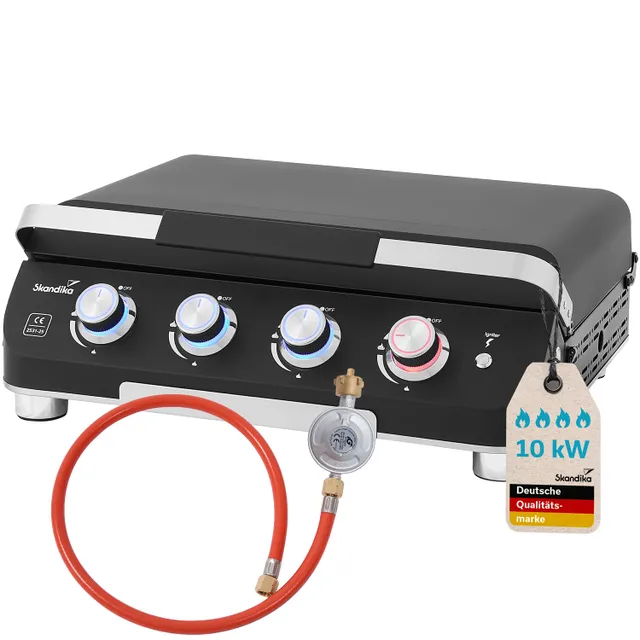Gasgrill von Skandika mit vier Drehknöpfen, einem roten Schlauch und einem Druckregler. Etikett mit 10 kW und Qualitätsmarke.