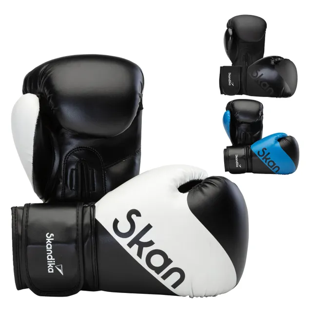Schwarze Boxhandschuhe mit weißen und blauen Akzenten. Logo "Skan" sichtbar. Handschuhe in verschiedenen Positionen angeordnet.