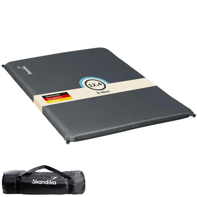 Isoliermatte in grau mit aufgedrucktem R-Wert 12.4 und dem Hinweis "Deutsche Qualitätsmarke", darunter Tragetasche.