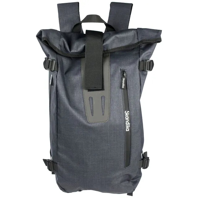 Rucksack in Grau mit faltbarem oberen Teil, zwei Schulterriemen und seitlichem Reißverschluss. Logo sichtbar.
