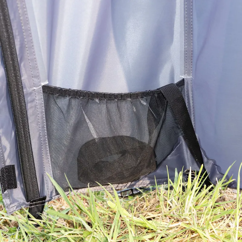 Netztaschen an Standfüßen