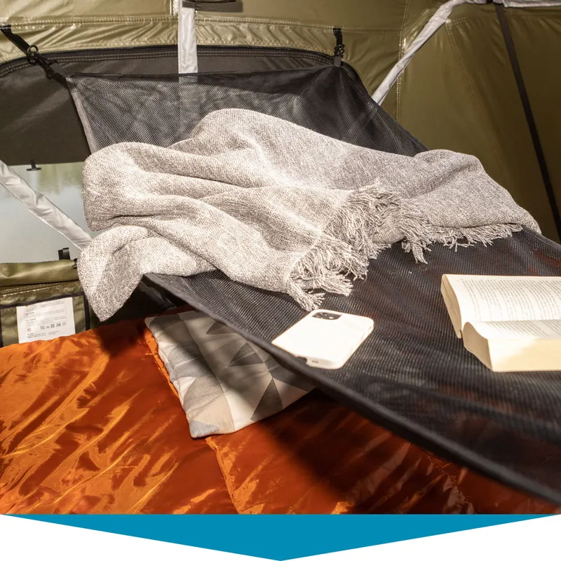 Ordnung und Licht im Zeltinneren