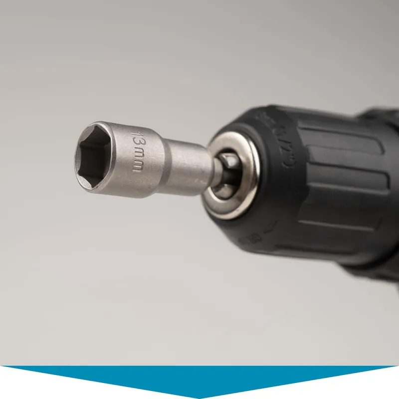 Mit Adapter für den Akkuschrauber