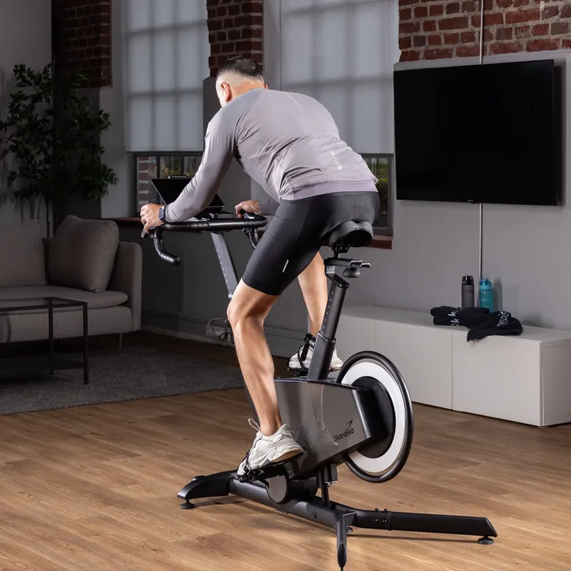 Optimale Wartung und Fahrdynamik mit Schwungrad hinten